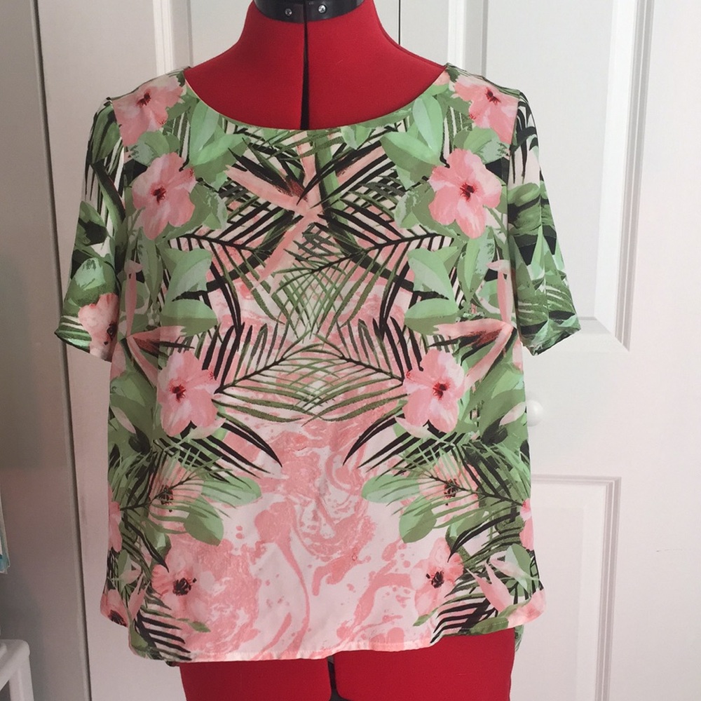 Tulip-hem Flowery Rose & Olive Top